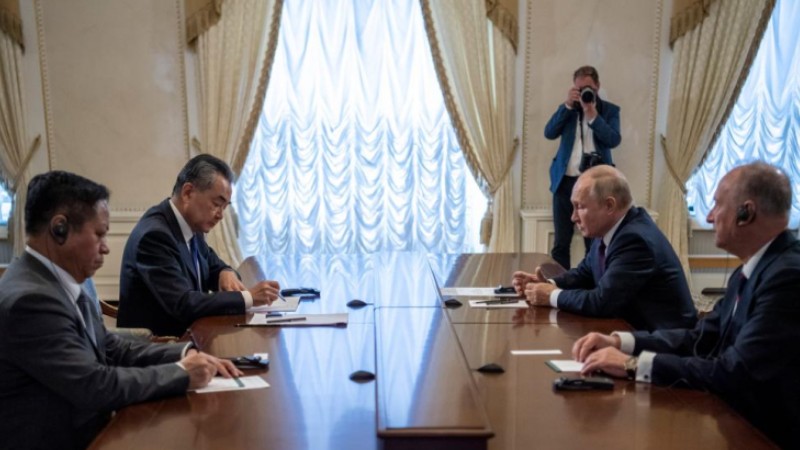 Russia to safeguard int'l fairness, justice with China, says Putin