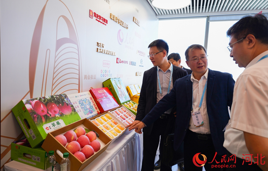 In pics: promotional event for Chinese chestnuts of Qinglong county in N China's Hebei