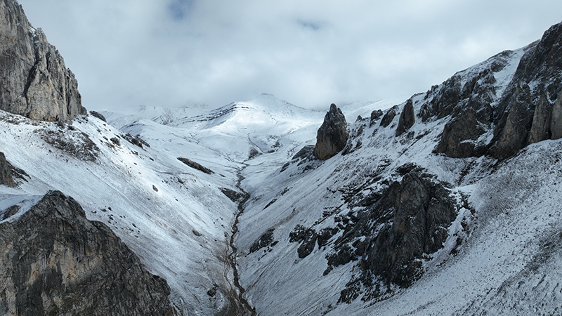 Spectacular views emerge after snowfall at Baima Snow Mountain