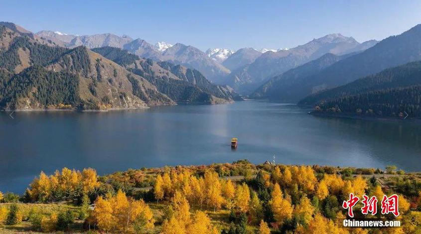 Tianchi Lake in NW China's Xinjiang offers its best autumn views of the year