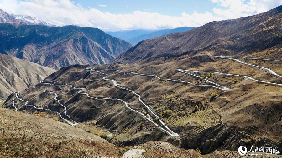 Spectacular landscapes along Xizang section of China's longest national highway