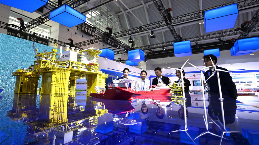 China's shipping industry gets stronger, beefs up global supply chains