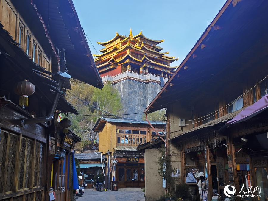 Exploring the ancient town of Dukezong in Shangri-La