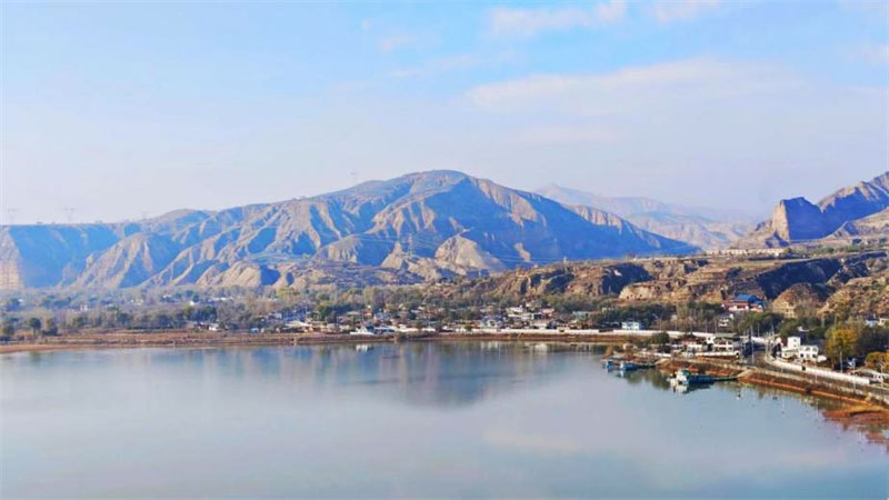 Villagers in NW China's Qinghai march toward prosperity through fish breeding, embroidery