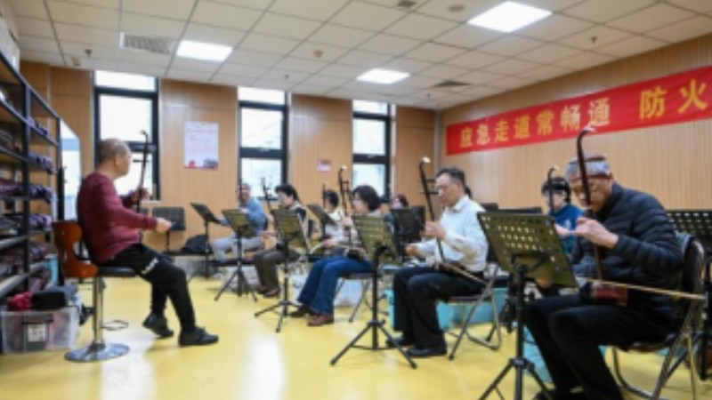 Senior class: Majority of China's 'new middle-aged and elderly' embrace hobby learning