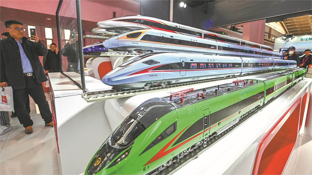 Saudi high-speed train passengers praise China