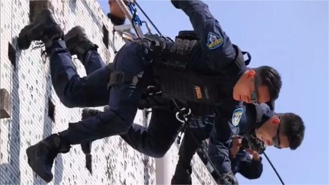 Chinese SWAT team's blockbuster-like, jaw-dropping abseiling demo