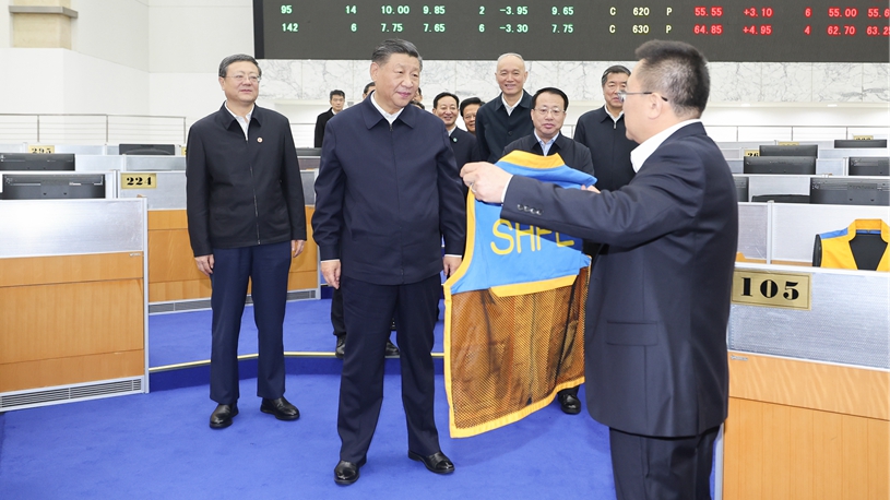 Xi makes inspection tour in Shanghai