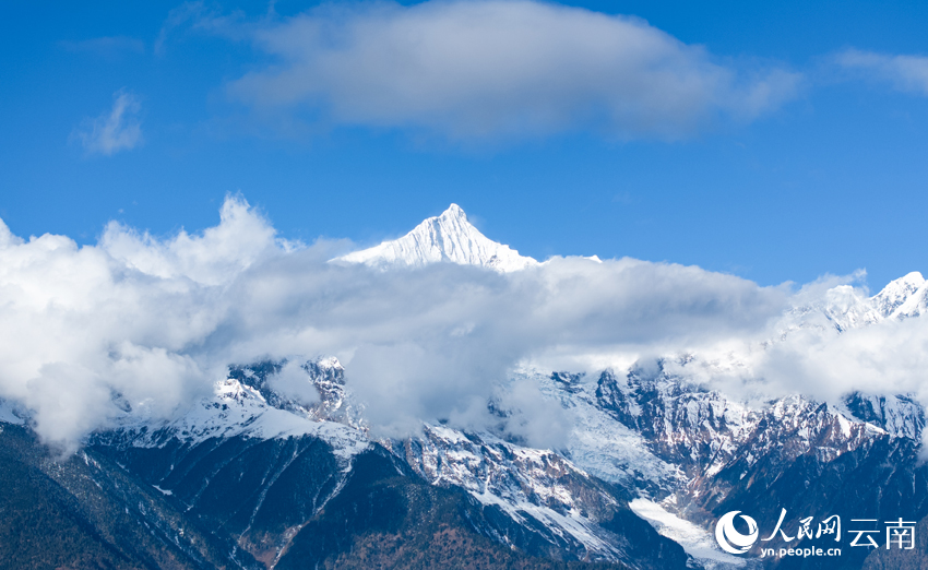 Spectacular views of starry skies, glowing snow-capped peaks at Meili Snow Mountain