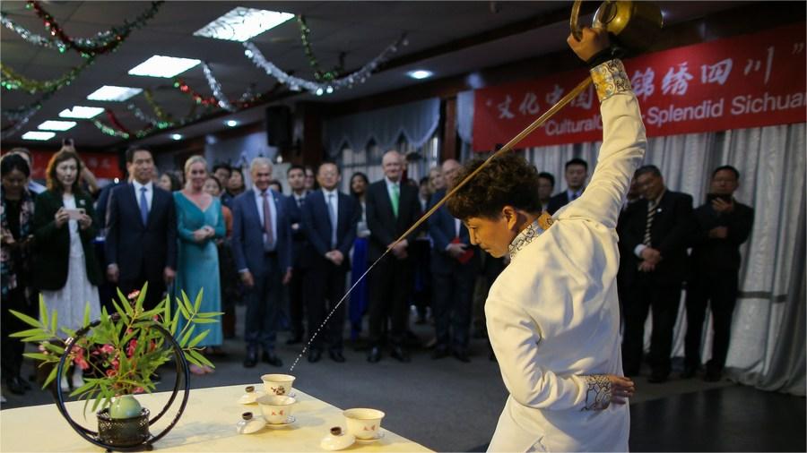 Kiwis amazed by culture, cuisine from China's Sichuan Province