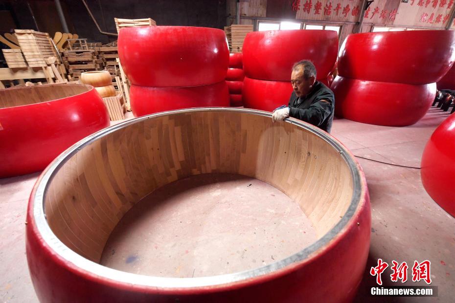 Master of Chinese drums spreads his craft to the world