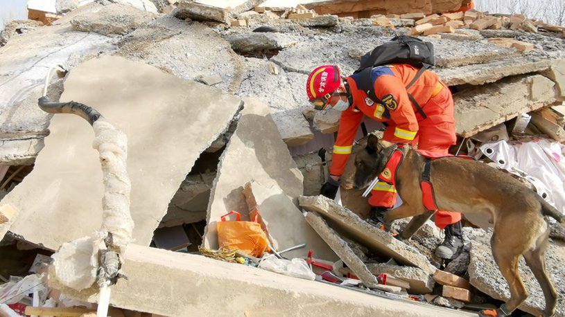 Rescuers battle cold, aftershocks to help NW China earthquake victims