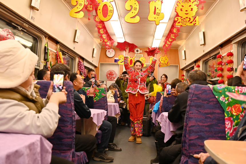 A sneak peek inside China's first Northeast folk culture-themed train