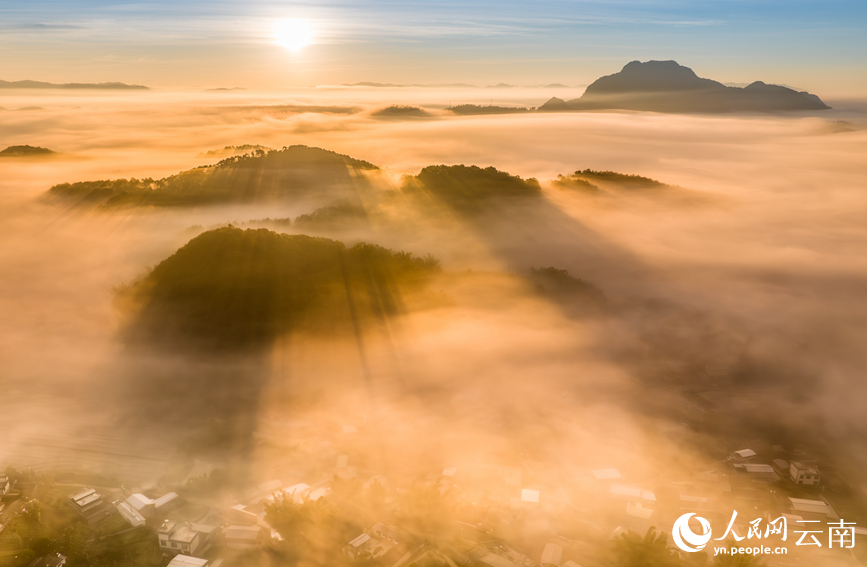 Stunning view of sea of clouds in Pu'er city, SW China's Yunnan