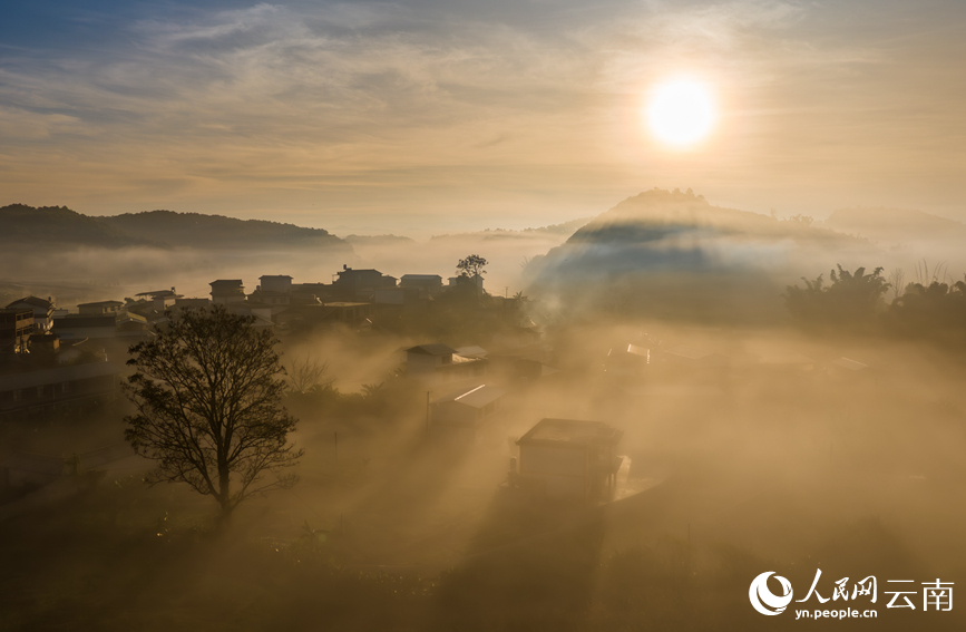 Stunning view of sea of clouds in Pu'er city, SW China's Yunnan