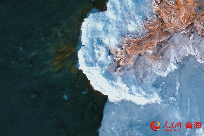 Explore stunning winter scenery of Qinghai Lake