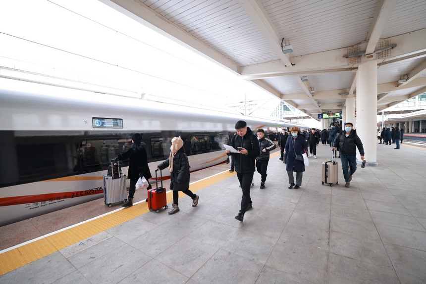 Frost-resistant, intelligent Fuxing bullet train deployed in Qiqihar, NE China's Heilongjiang