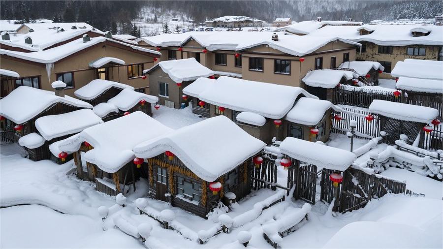 China's ice-and-snow attractions prove hits through variety, warmth