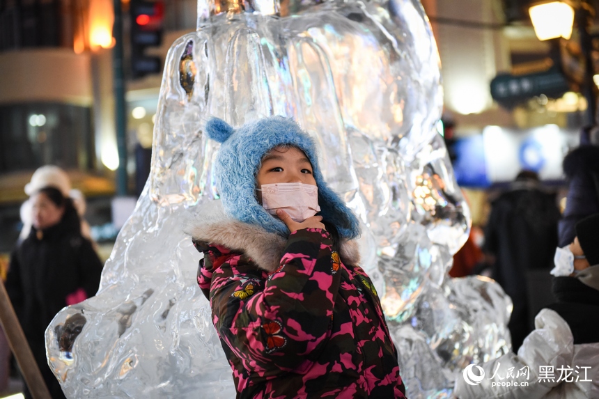 Colorful ice lanterns attract tourists in China's 'ice city' Harbin