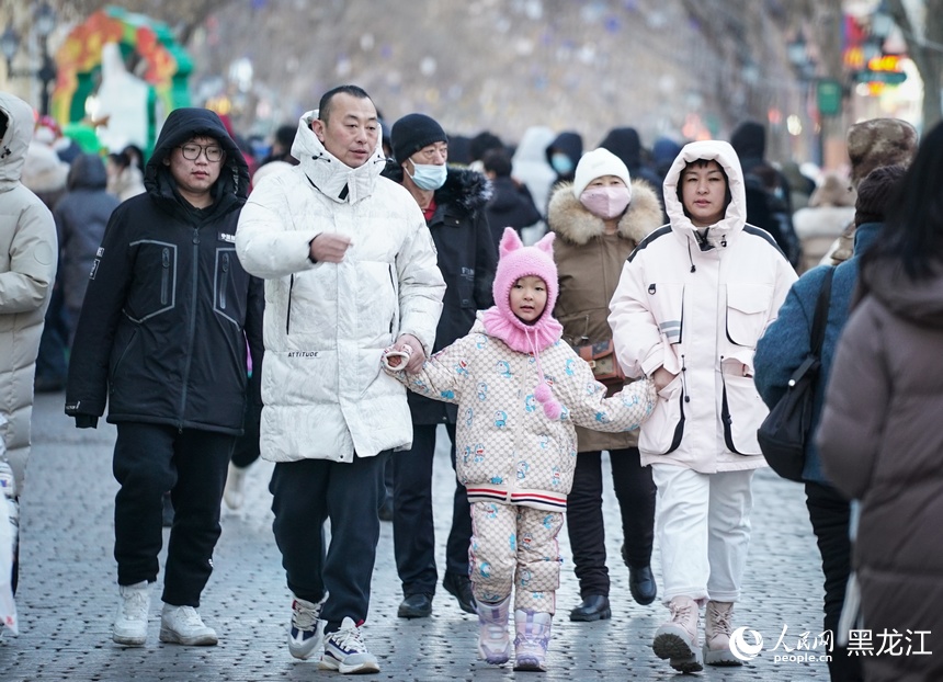 In pics: Tourists enjoy themselves in Harbin, NE China's Heilongjiang