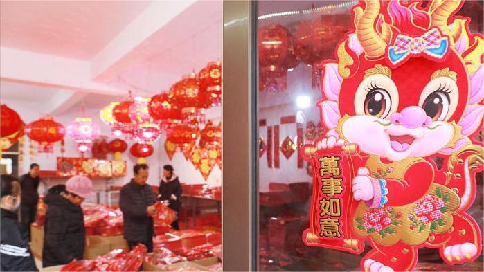 Village in E China's Shandong thrives on Spring Festival couplets industry
