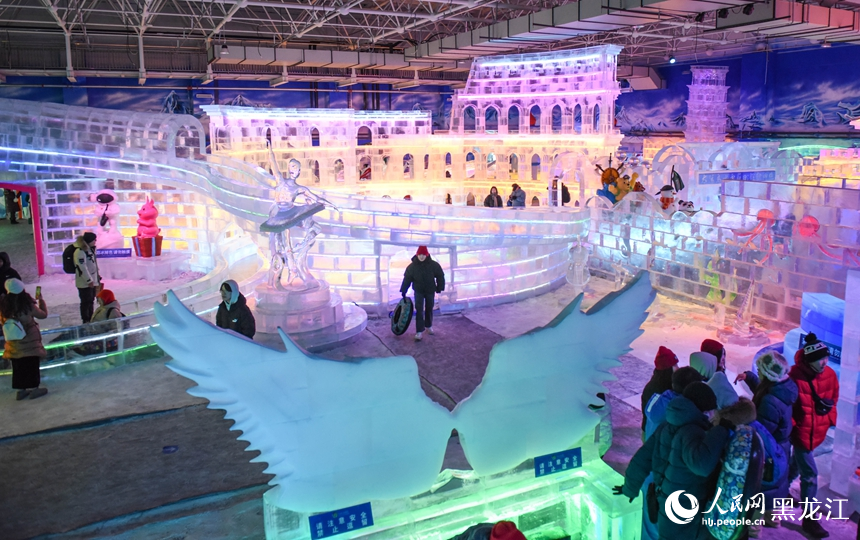 Ice and snow art gallery captivates tourists in NE China's Harbin