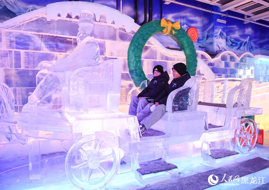 Ice and snow art gallery captivates tourists in NE China's Harbin