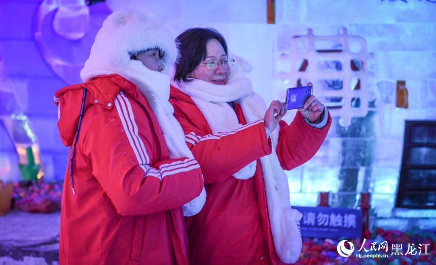 Ice and snow art gallery captivates tourists in NE China's Harbin