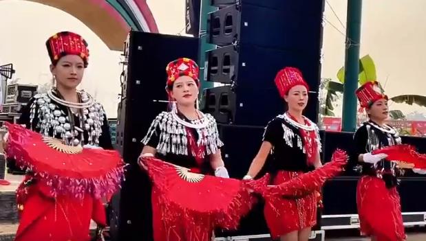 '10,000 dancers' move to the beat during Yunnan's Munao Zongge Festival