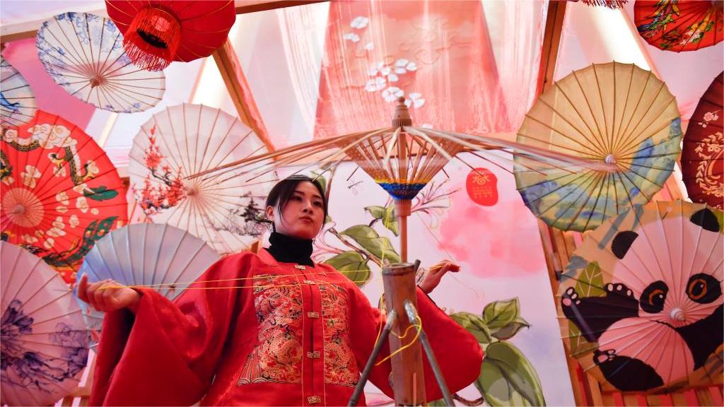 Trending in China | West Lake silk umbrellas