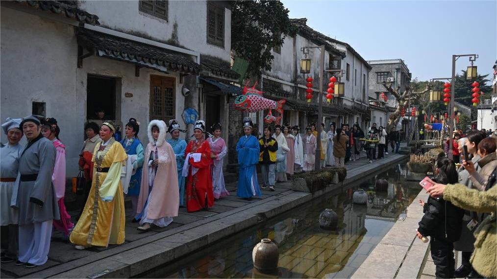 Wearable rainbows: Xinjiang's atlas silk