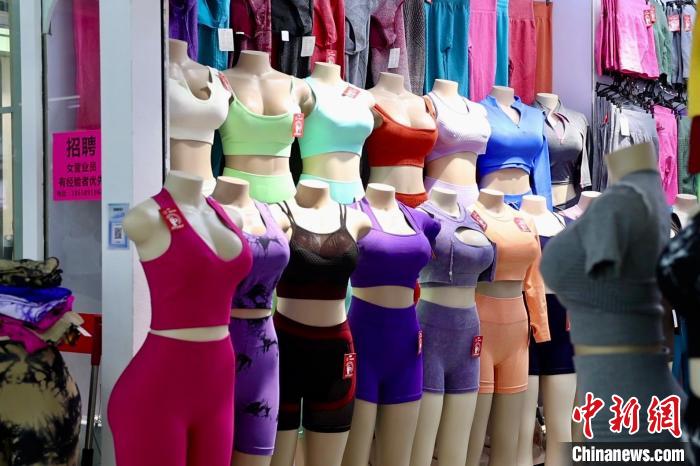 Yoga apparel makers in E China's Yiwu stretch to meet surging demand