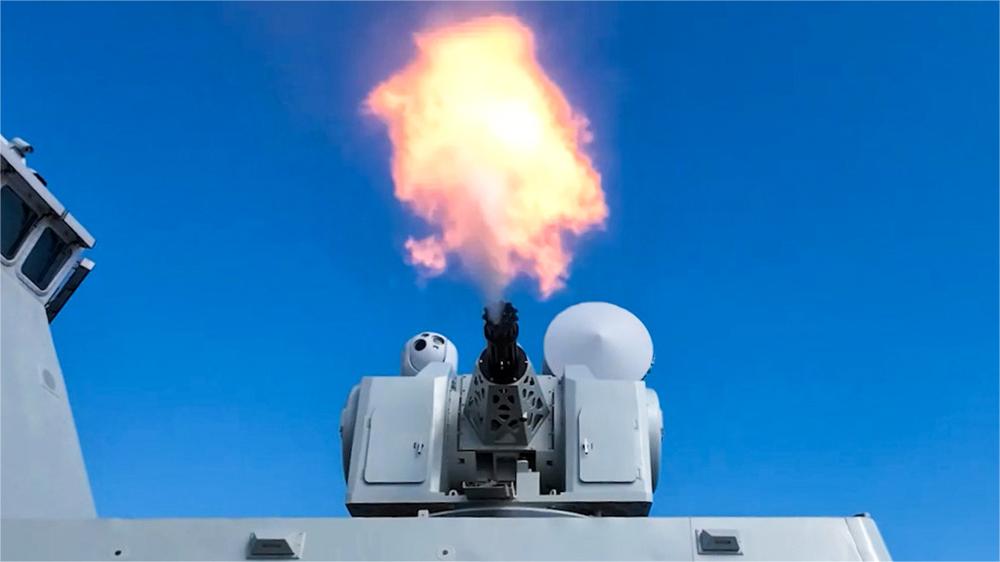 Warships engage in comprehensive training