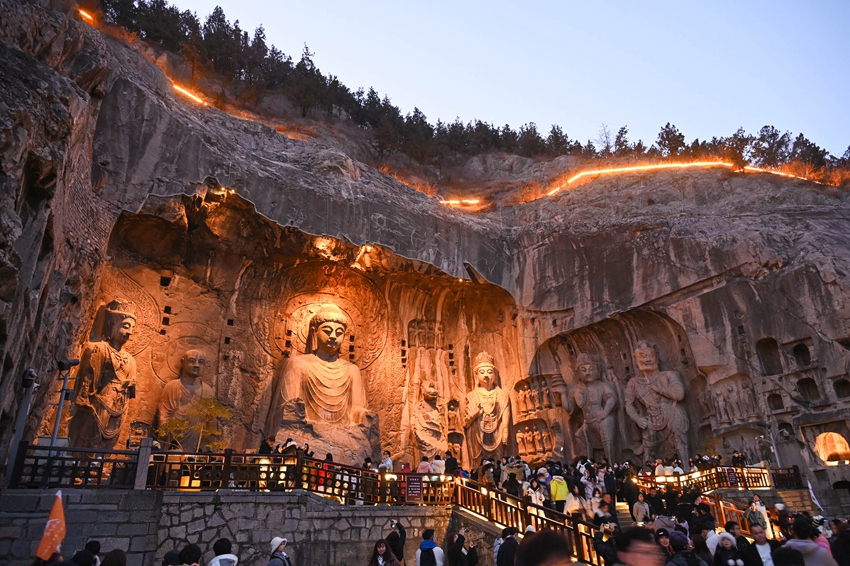 Embark on a mesmerizing night tour of Longmen Grottoes, C China's Henan