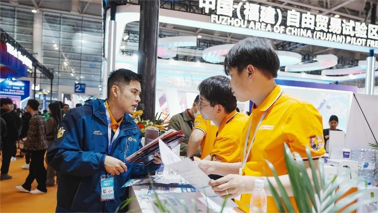 China's young factory owners embrace cross-border e-commerce