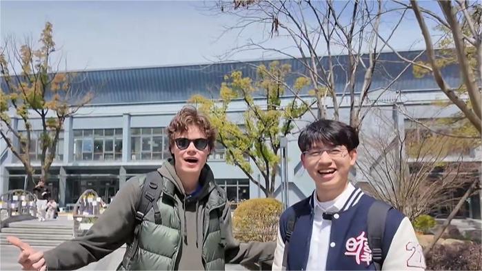 Flavor feast: A food review of Fudan University's cafeteria