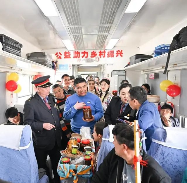Bazaar train boosts incomes for residents in Xinjiang, NW China