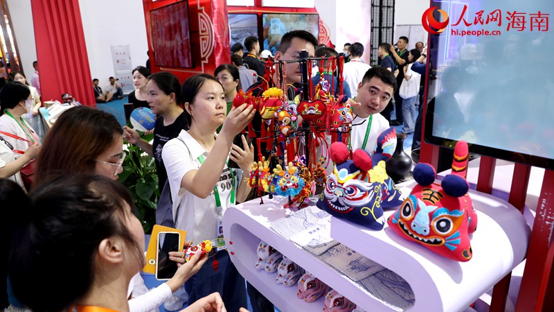 Guochao products showcase Chinese culture at 4th China Int'l Consumer Products Expo