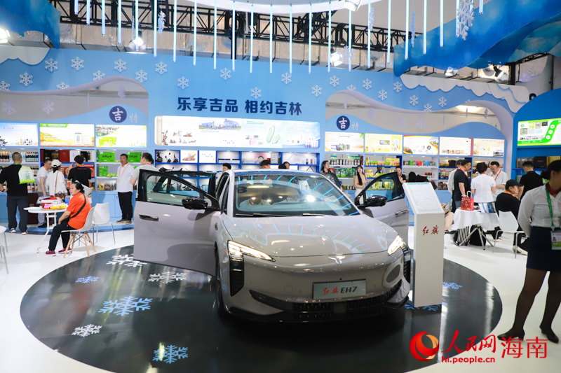 Domestically-made vehicles shine at 4th China International Consumer Products Expo