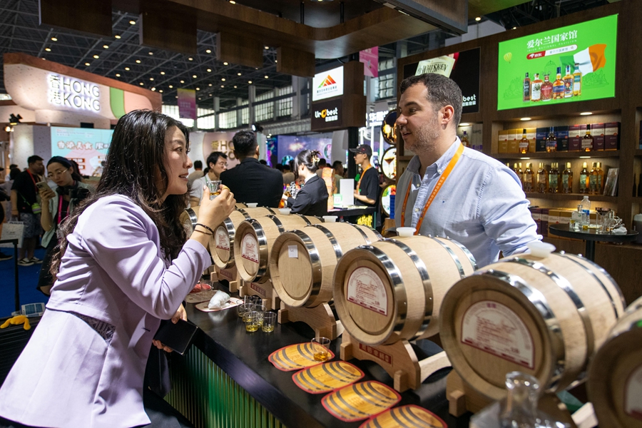 Global delicacies tickle taste buds at 4th China Int'l Consumer Products Expo