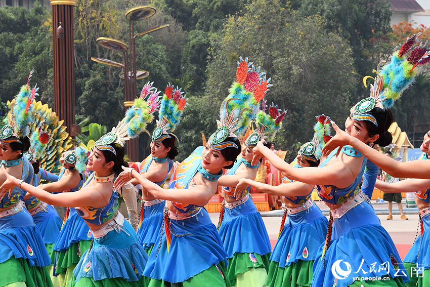 Xishuangbanna celebrates Dai New Year with grand parade