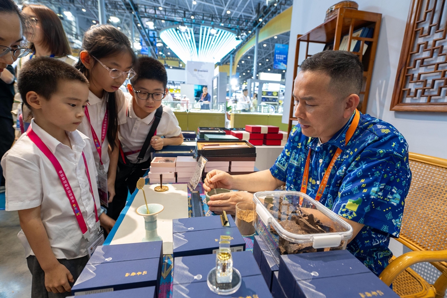 Guochao products inspire new trend of consumption at 4th China International Consumer Products Expo