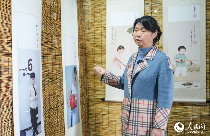 Inheritor carries forward hair embroidery tradition in E China's Jiangxi