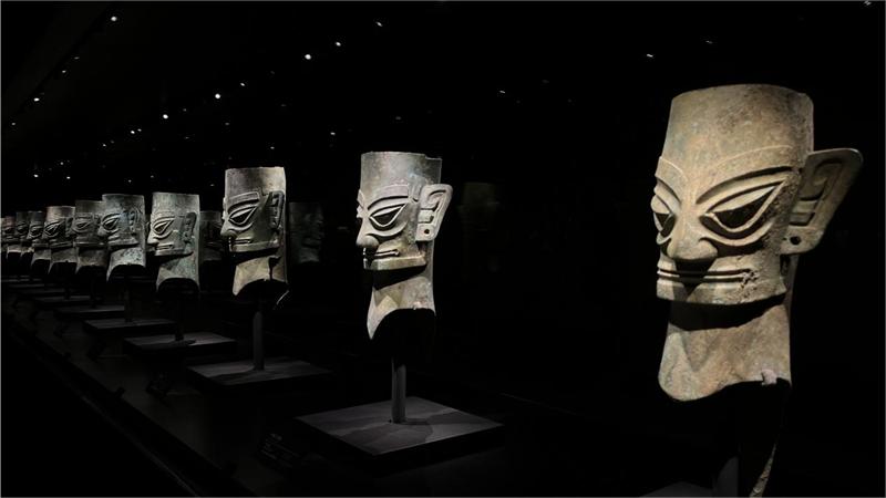 Foreign visitors left in awe at Sanxingdui Museum