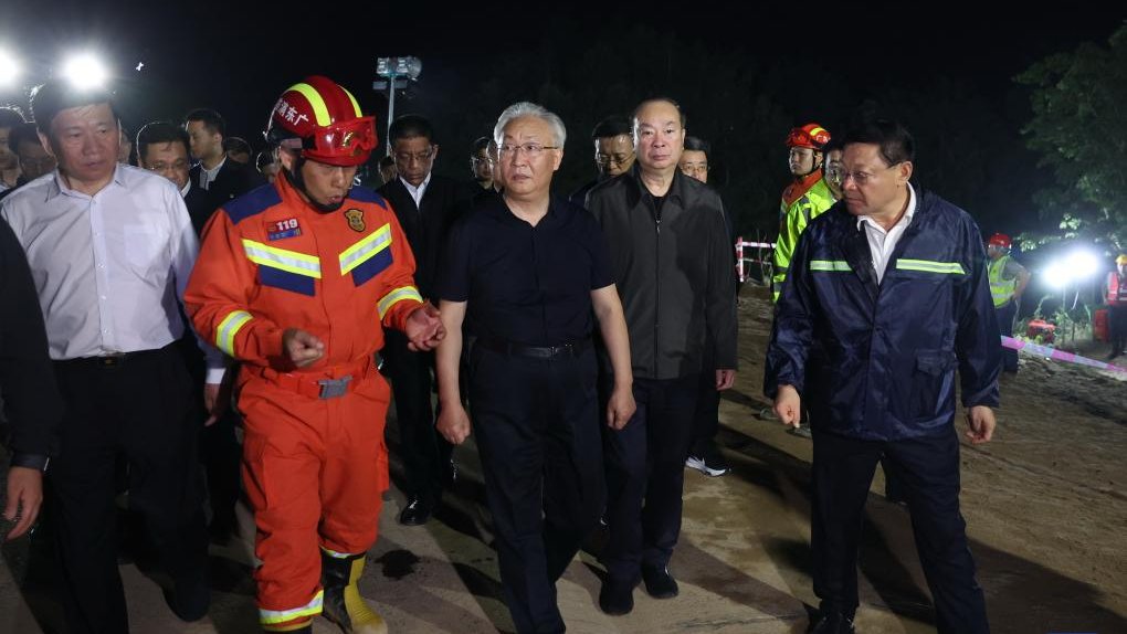 Vice premier stresses all-out rescue and relief work after deadly road collapse