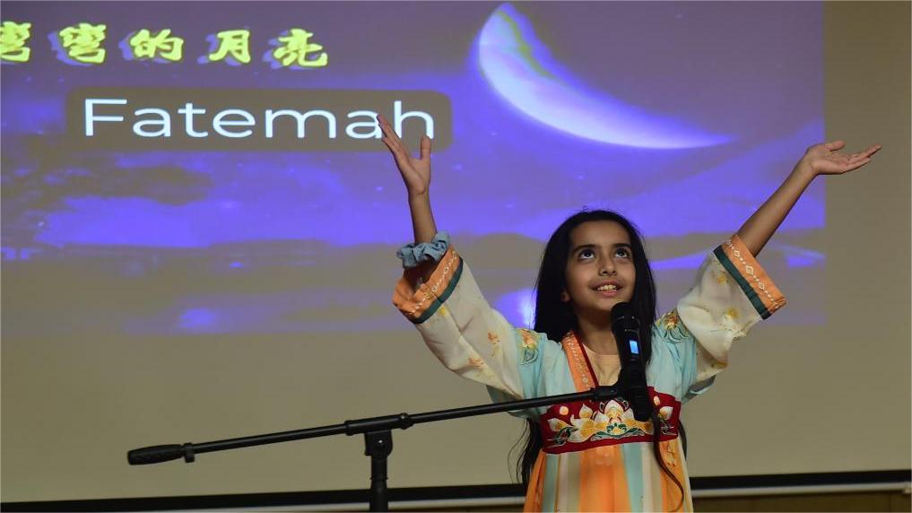 Participants take part in Chinese recitation contest in Kuwait