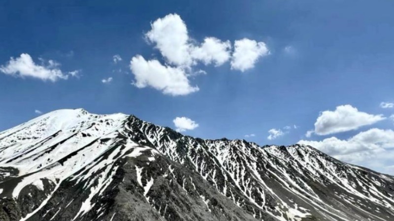 Magnificent scenery of Gangshika snow peak in Qinghai
