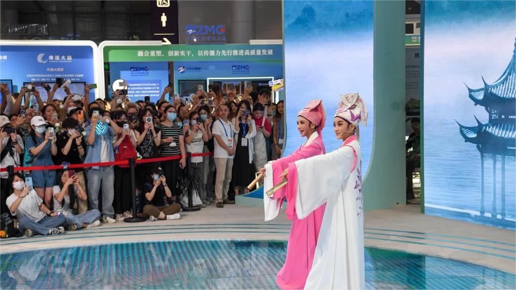 Int'l cultural industries fair opens in south China metropolis