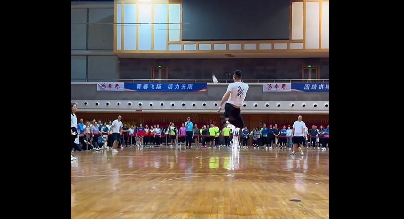 Jianzi mastery: astounding skills in North China contest amaze netizens