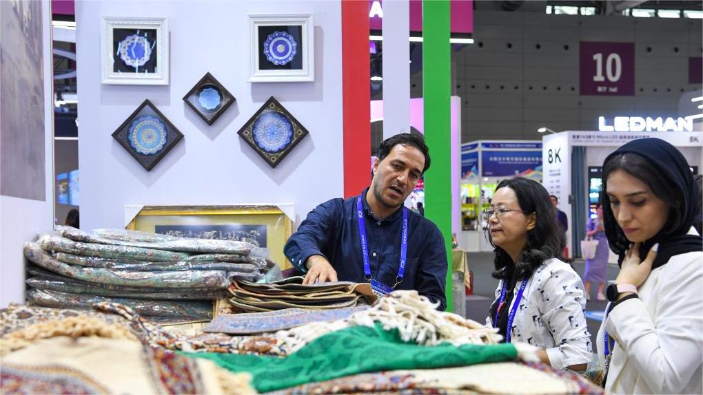 A glimpse of int'l cultural industries fair in Shenzhen